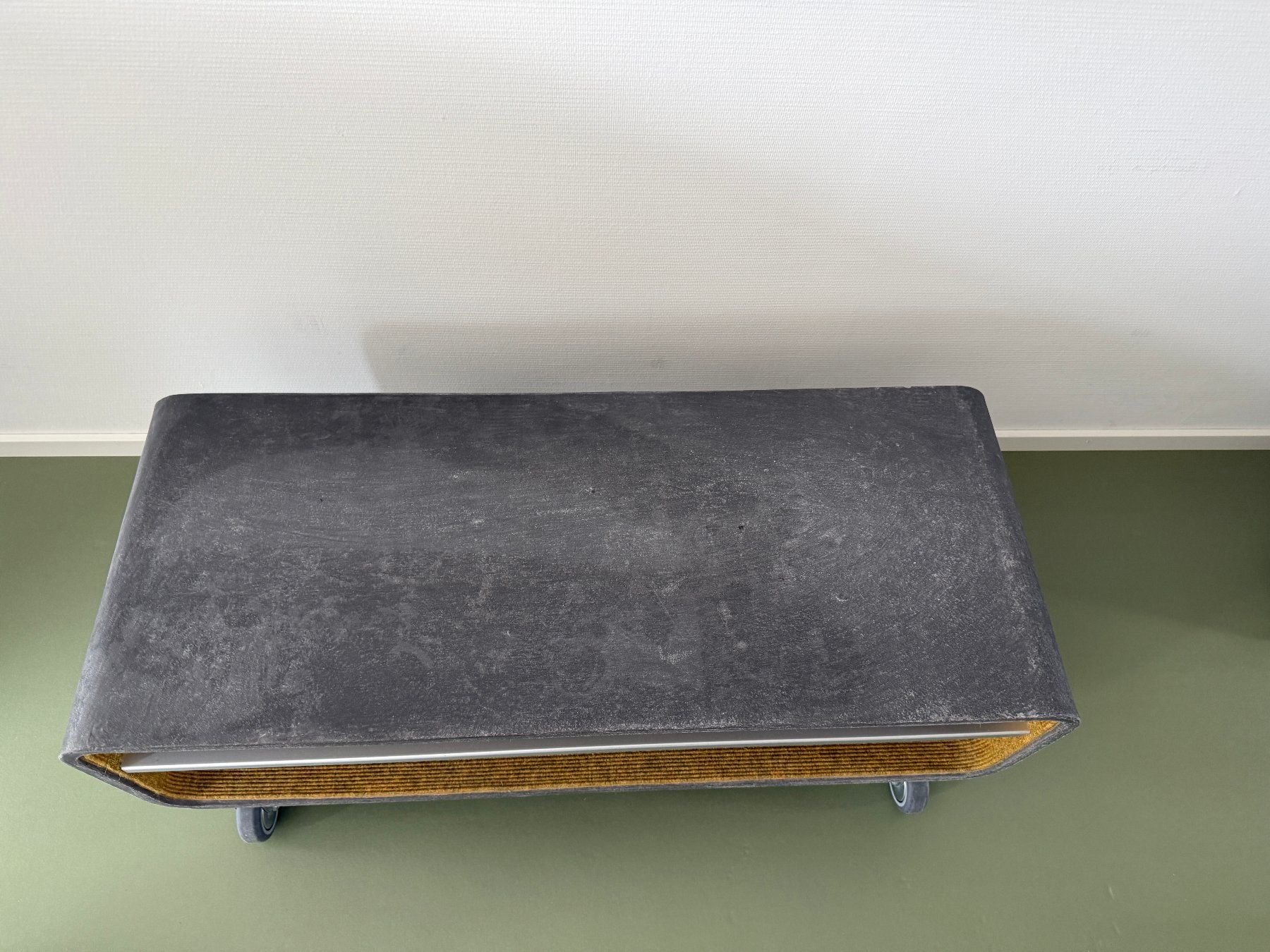 Commodes: Sideboard 'Booky' aus Eternit – D'occasion à zürich par markant13 1