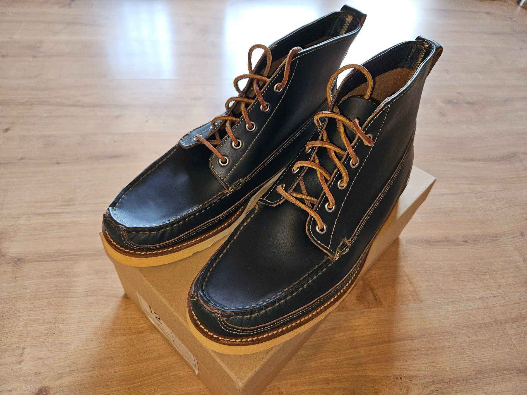 Scarpe da uomo: Oak Street Bootmakers Camp Boot Moccassin Blue EU43.5 / UK10 – Nuovo e nell'imballaggio originale da Liesberg venduto da mcr_jkf8