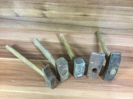 Posten gebrauchte Hämmer mit und ohne Holz Griff