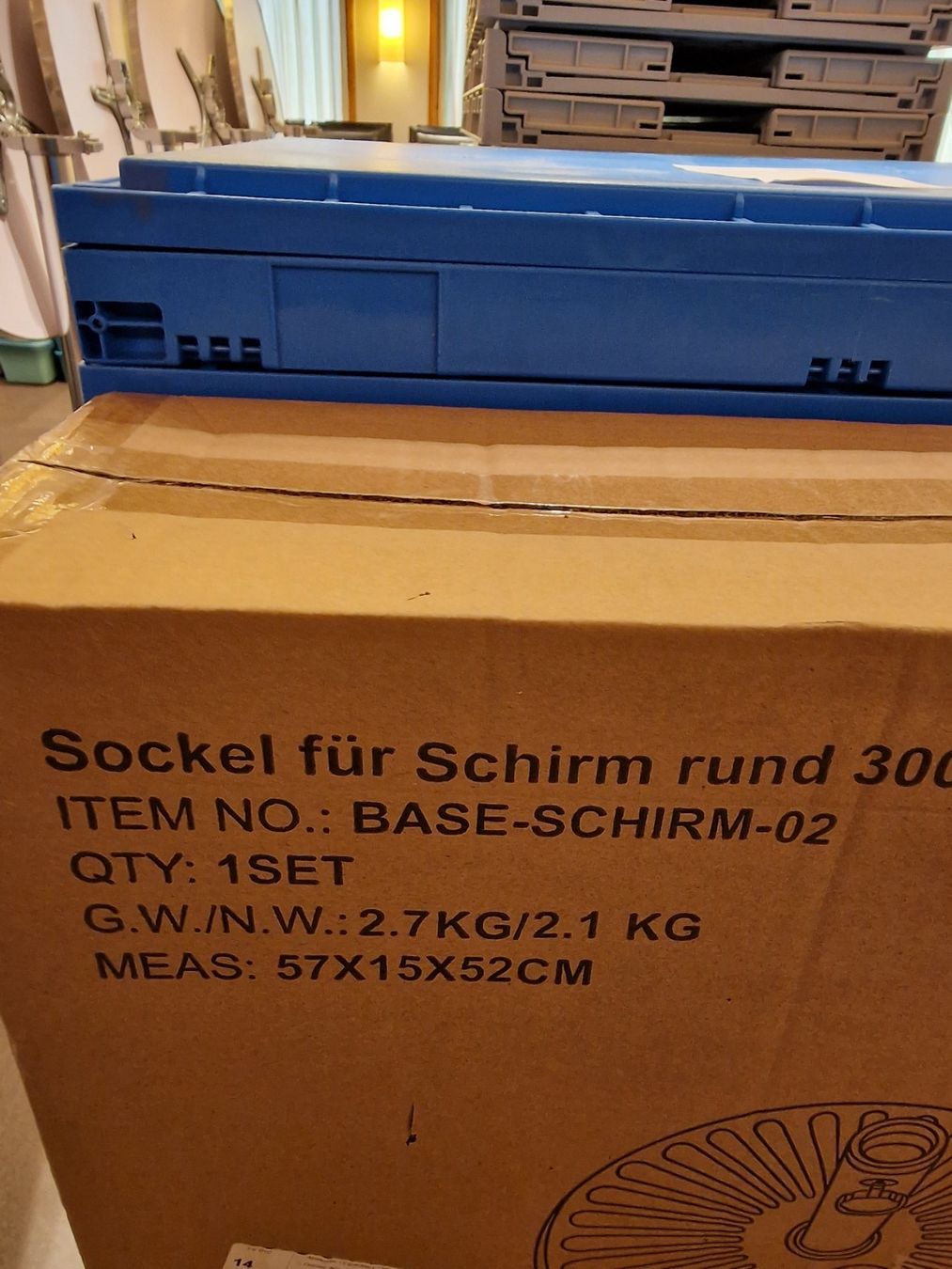 Sonnenschirme: Sonnenschirme mit Kunststoffsockel – Neu und originalverpackt aus Flüelen von novena 2