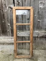 schönes antikes Holzfenster
