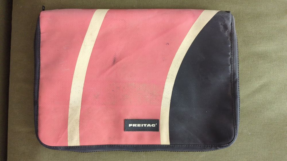 FREITAG laptop cover (Gebraucht) in Zürich für CHF 34 – mit Lieferung ...