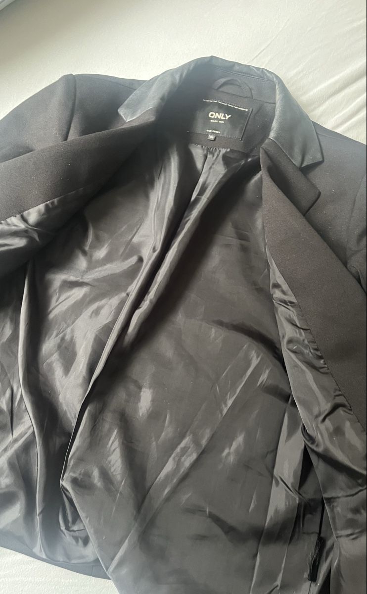 Only Vestes: Schwarzer Blazer ONLY Gr. 36 mit Kunst Lederdetails – D'occasion à Baden par Sandra148 4