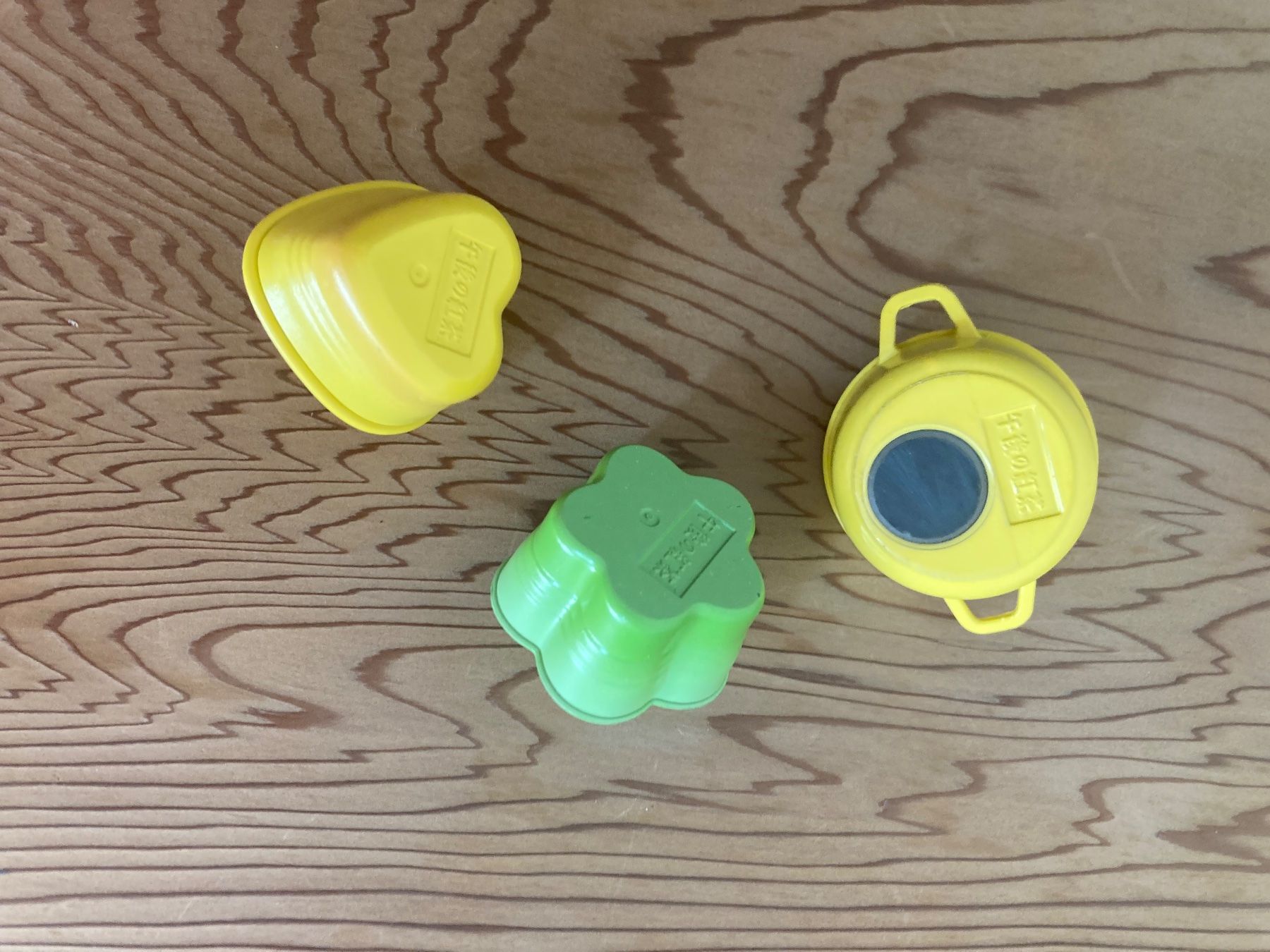Magnete: Le Creuset Magnete und Behälter – Neu und originalverpackt aus Vallamand von Minifigure 4
