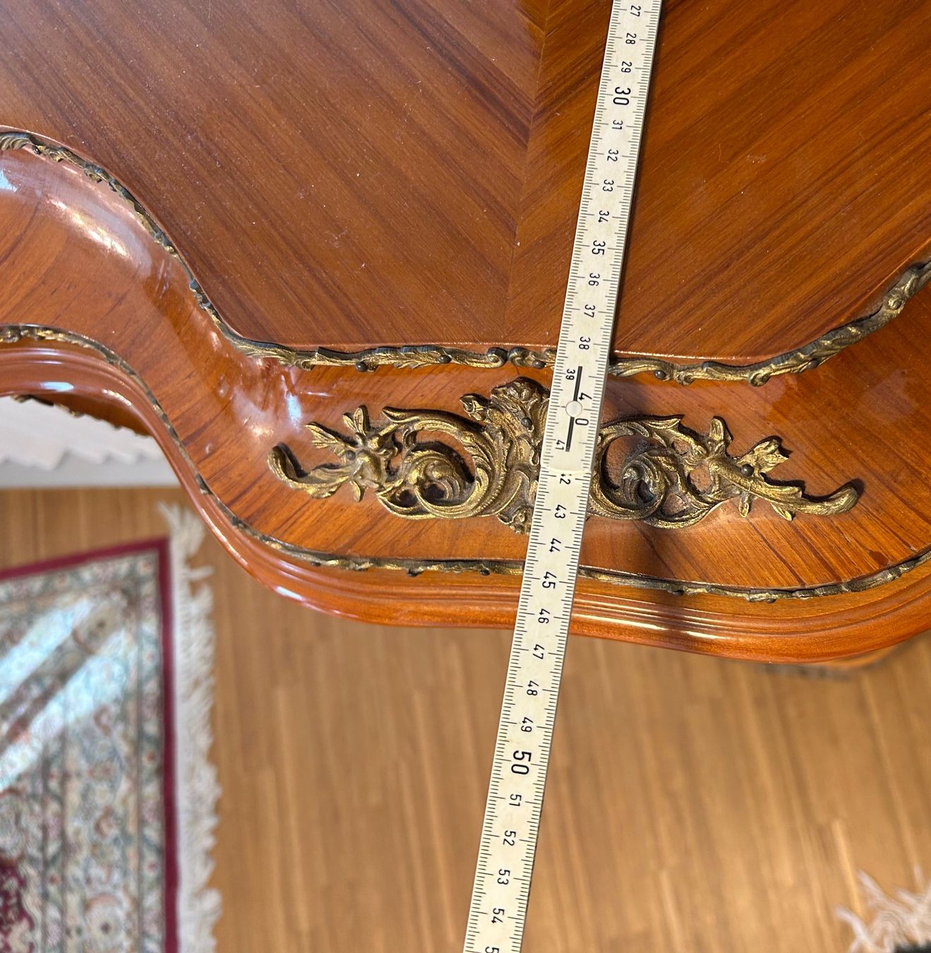 Vetrine: Louis XV Vitrine mit elegant gebogenem Glas – Usato da Küsnacht ZH venduto da filo_fila8700 6