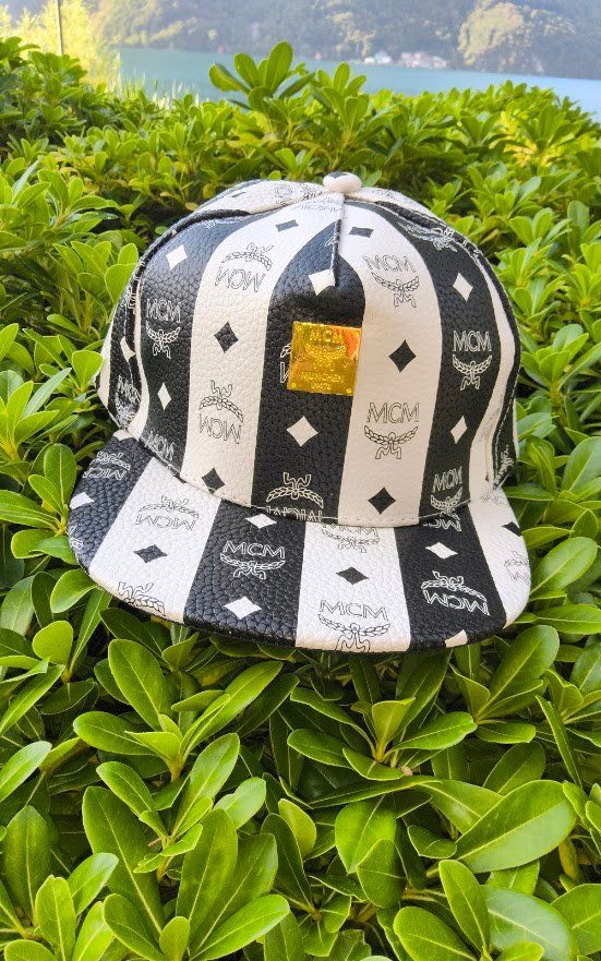 Altro in  Abbigliamento & Accessori: Snapback  ap – Nuovo (secondo la descrizione) da Castagnola venduto da Cat-WomenX 1