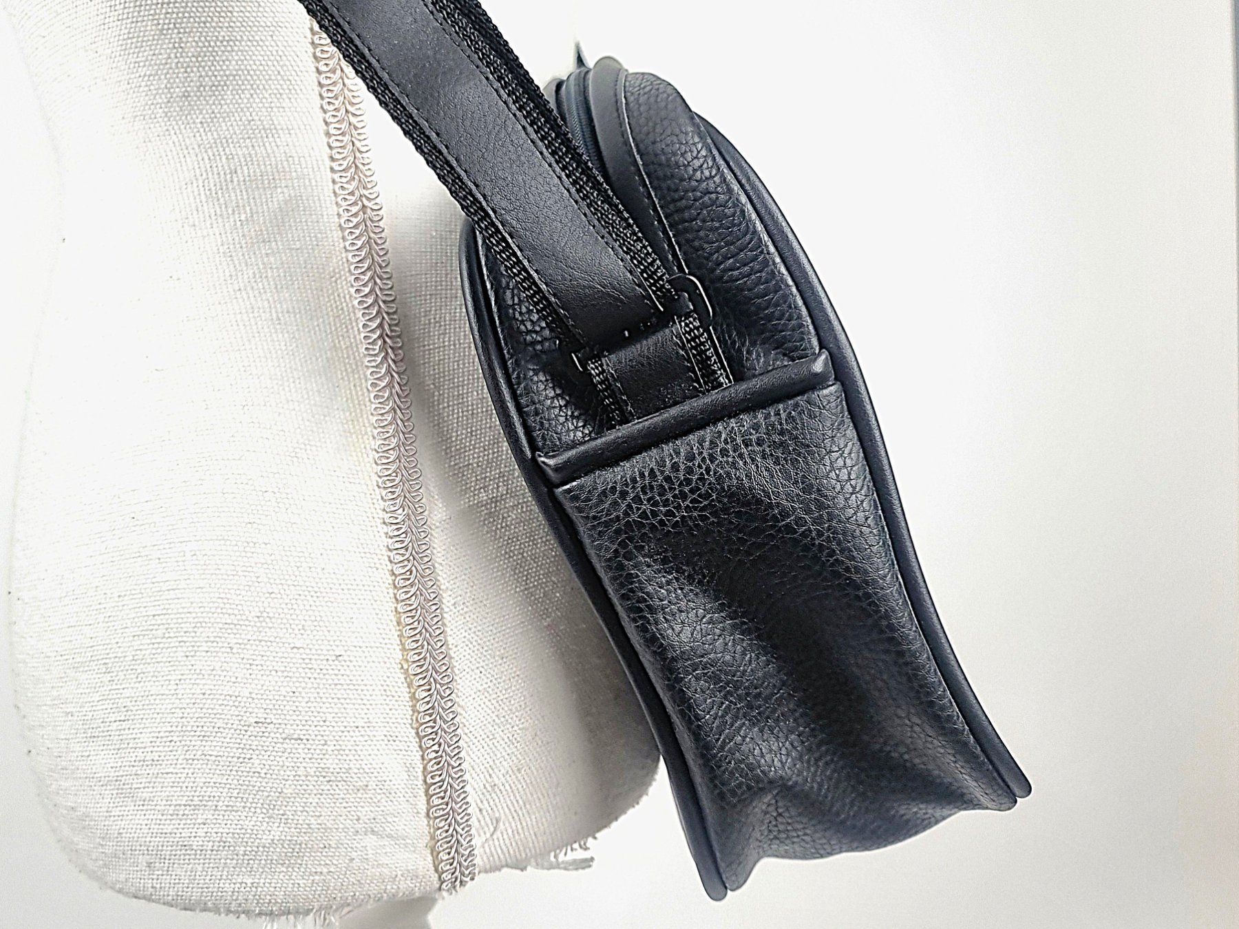 Taschen: Umhängetasche – Gebraucht aus Urtenen-Schönbühl von Restwert_Schoenbuehl 4