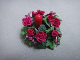 Puppenhauszubehör, Tischkranz mit Rosen und Kerze