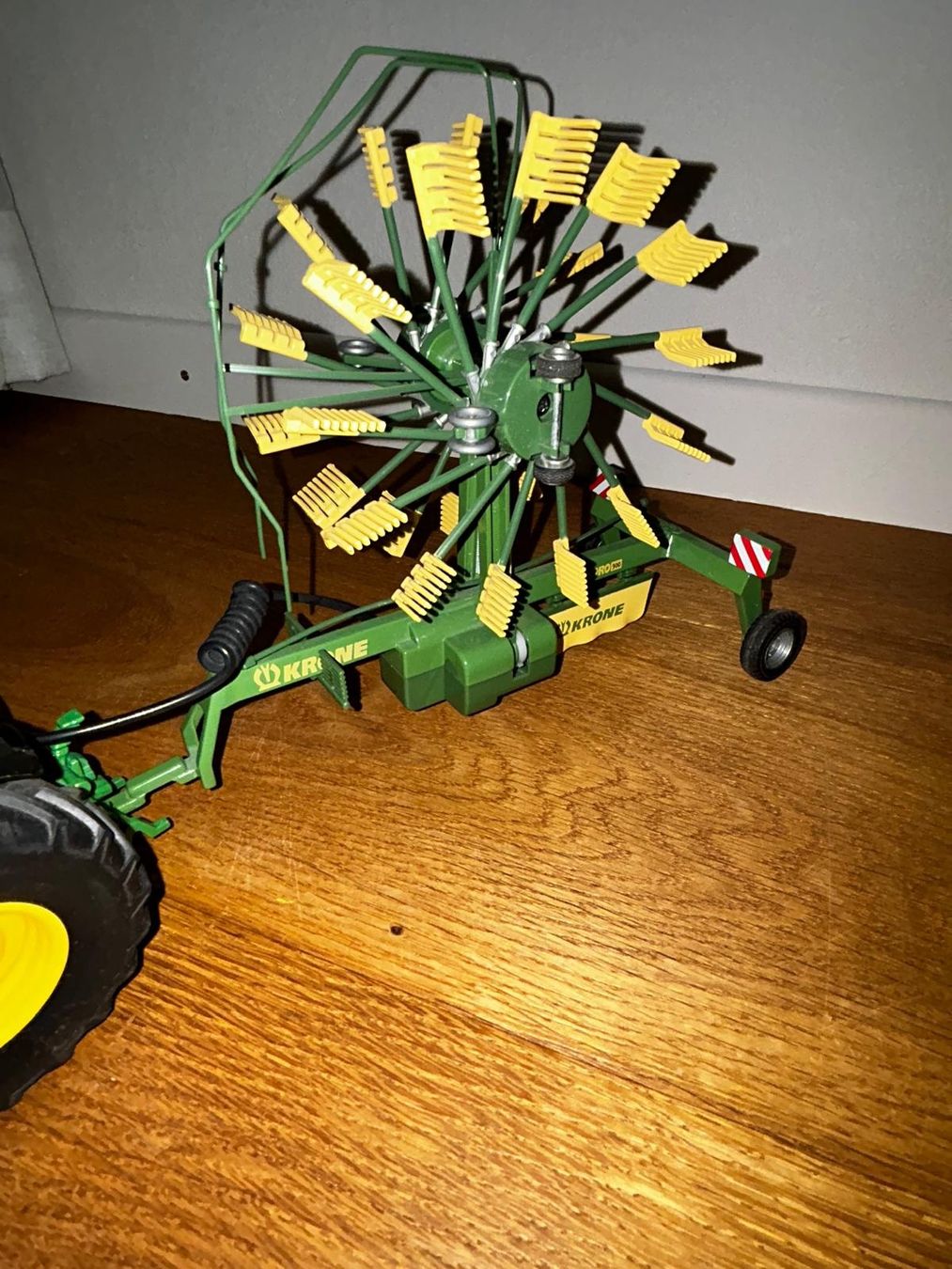 Siku Giocattoli: Siku elektischer Schwader 1:32 – Usato da Gossau SG venduto da hkgvz 1