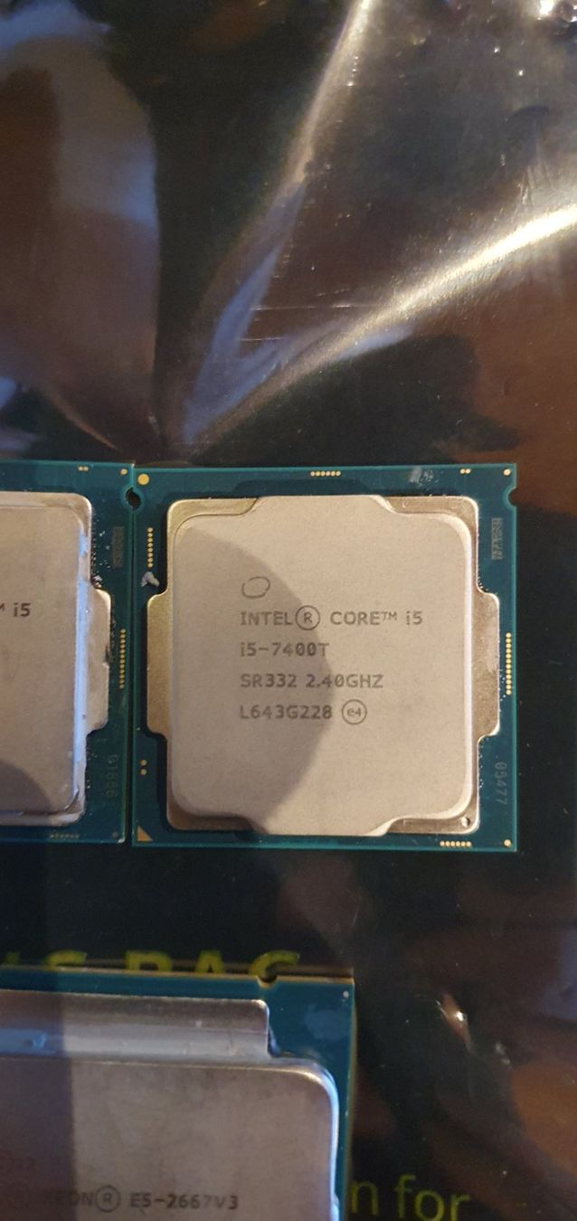PC: Intel CPU Bundle: Xeon & Core i5 Prozessoren - Top Deal! – Usato da Schangnau venduto da TOMs_Hardware 7