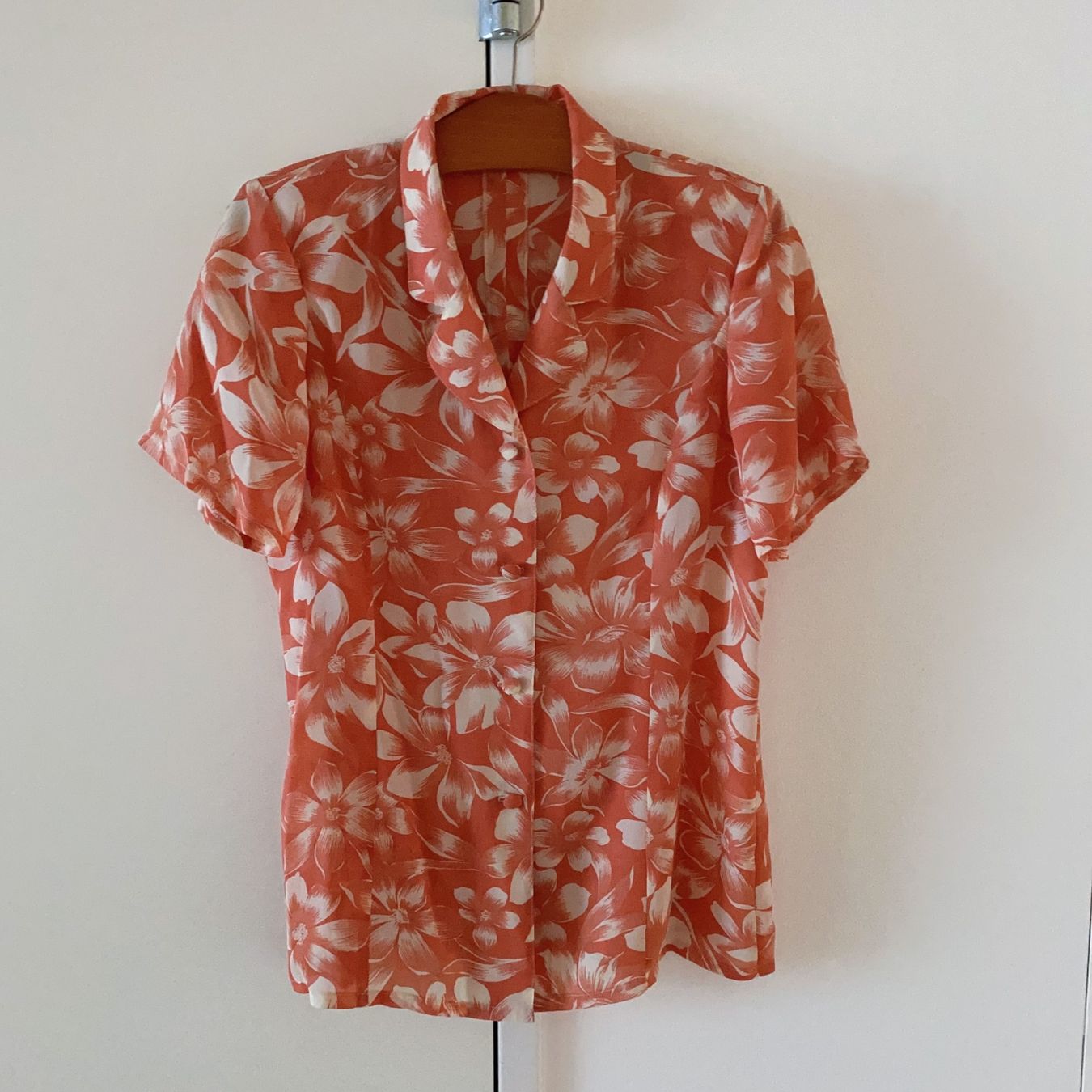 Camicette: Bluse mit Blumenmuster, Grösse M, Top Zustand! – Nuovo (secondo la descrizione) da Luzern venduto da Sommer_26 1