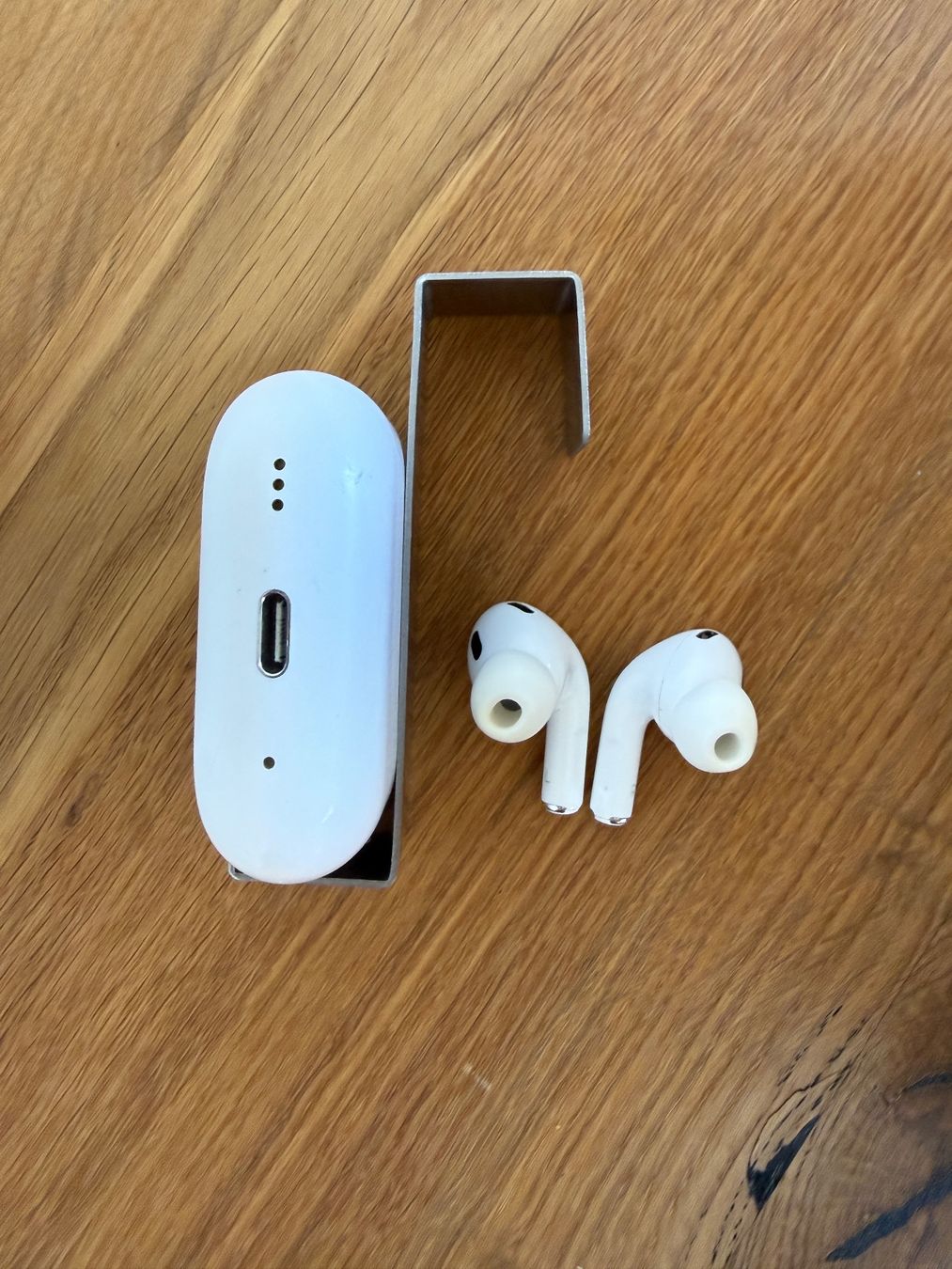 Apple Cuffie: APPLE AirPods Pro 2 (USB-C) – Usato da Lausanne venduto da Nine1982 7