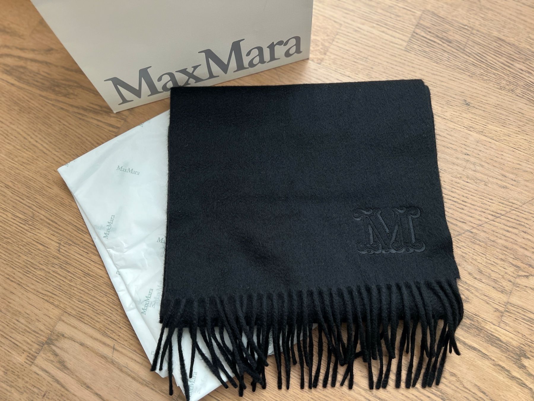 Max Mara Foulards, Tücher & Schals: MAX MARA Schal aus Kamelhaar, schwarz, original, NEU – Neu und originalverpackt aus Zürich von methee1107