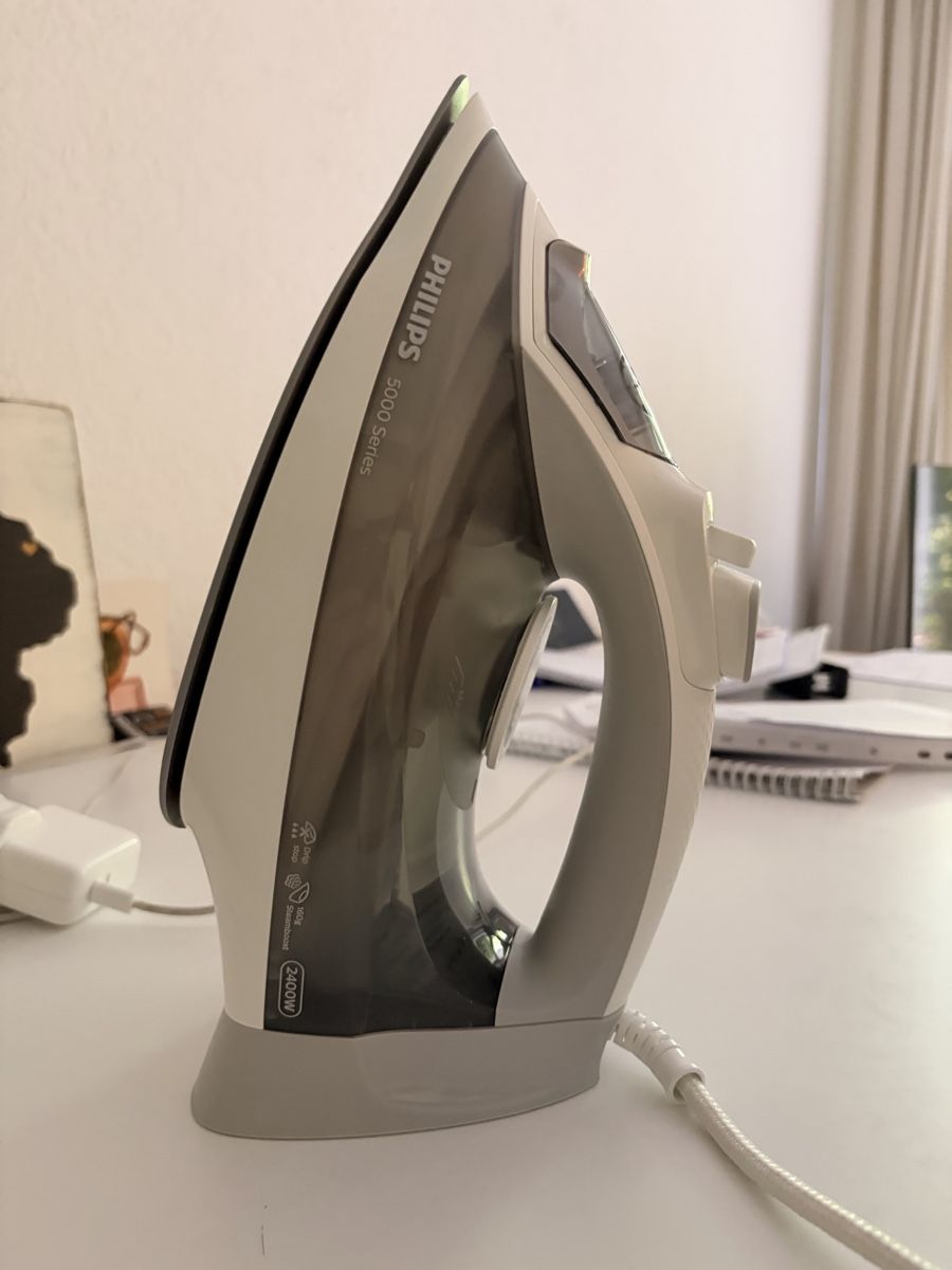 Philips Ferri da stiro: Philips SteamGlide Plus 5000 Series Iron, 2000W, Used – Usato da Zürich venduto da and_yzc2 3