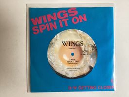 Wings Single - Spin It On / Getting Closer
