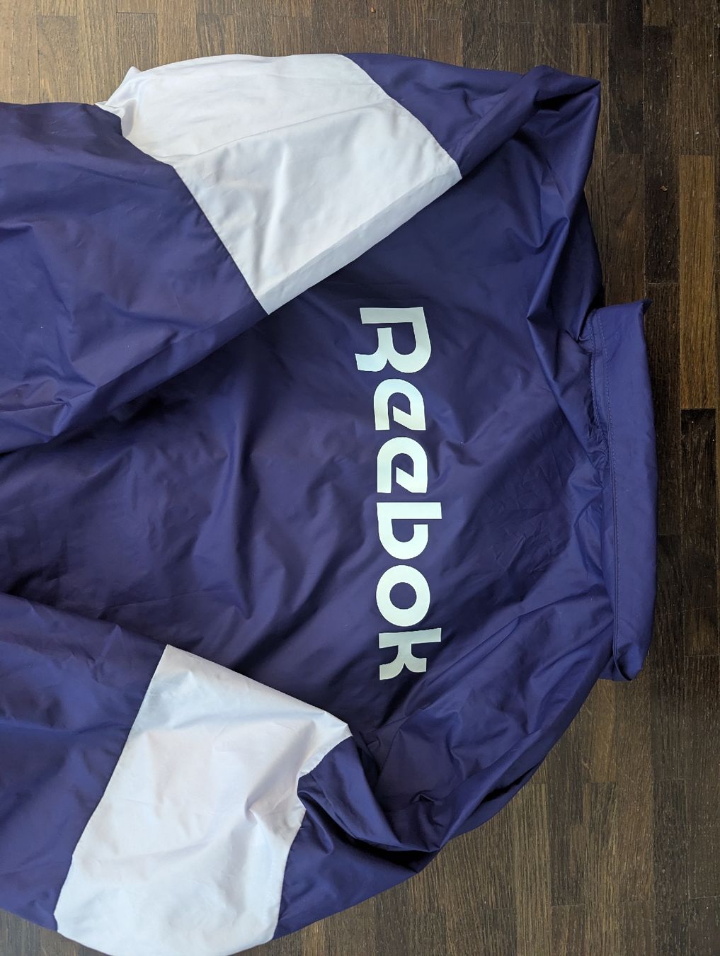 Reebok Giacche: Reebok Jacke neuwertig – Nuovo (secondo la descrizione) da Niederwangen BE venduto da jan_p2tb 1