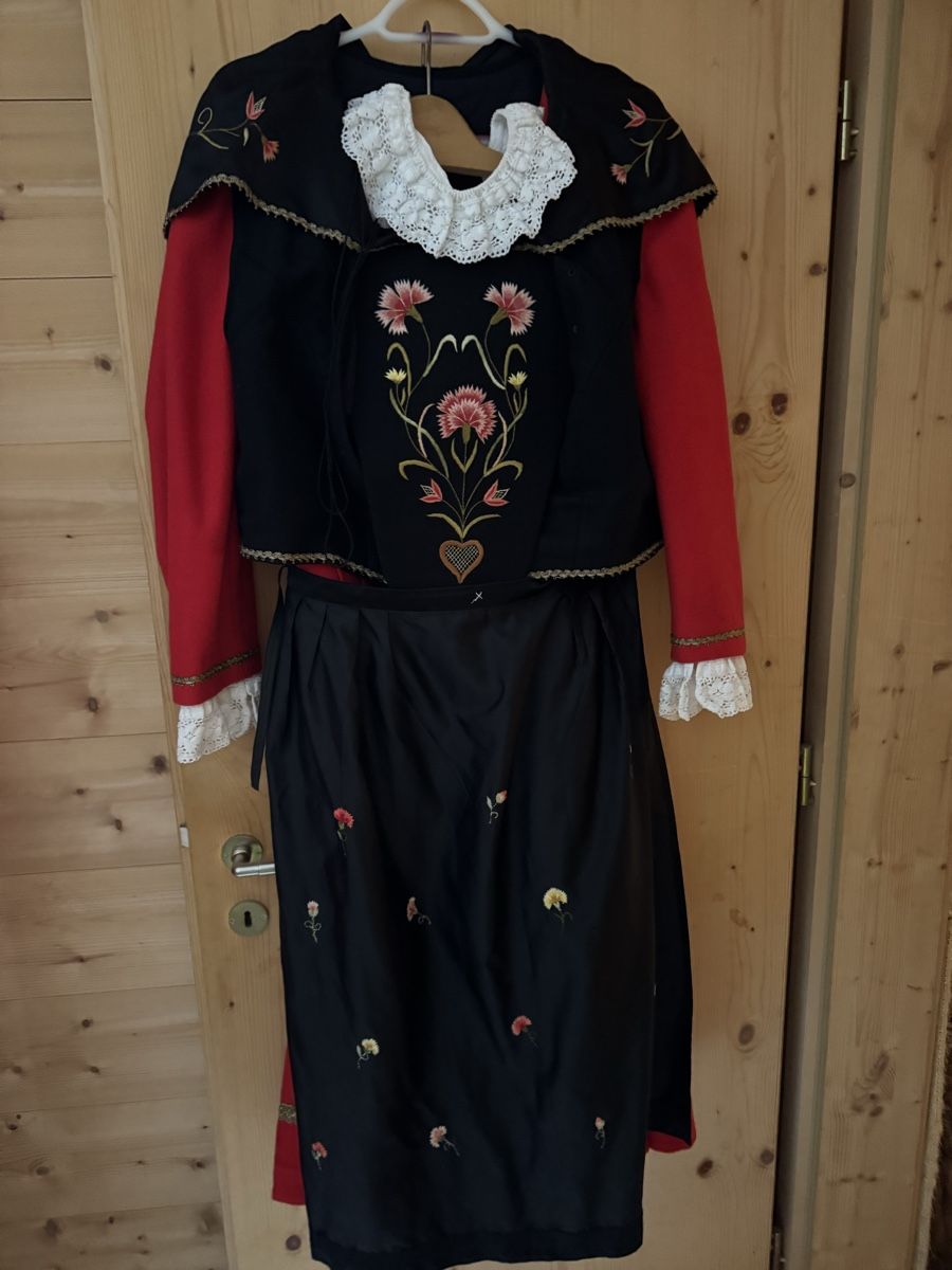 Engadiner Tracht (Usato) a Zuoz per CHF 2600 – solo ritiro