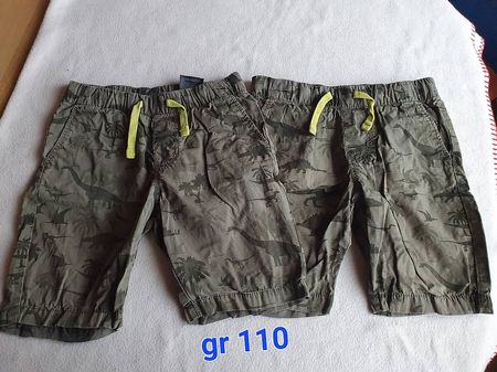 Kurze Hosen gr 110 für Zwillinge 