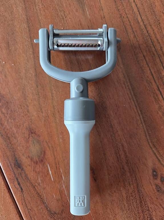 Zwilling Küchenmesser: 5 in 1 Sparschäler Zwilling – Gebraucht aus Rütihof von mar_8jbn 2