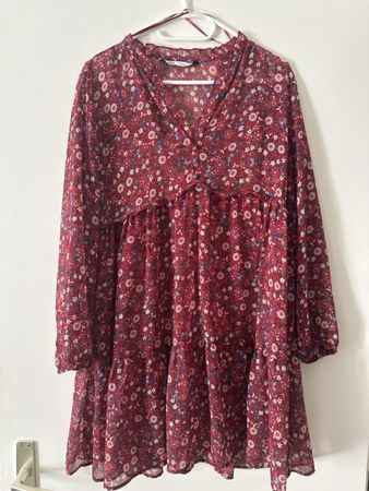 Zara Kleid, Grösse S, rot geblümt, perfekt für den Herbst!