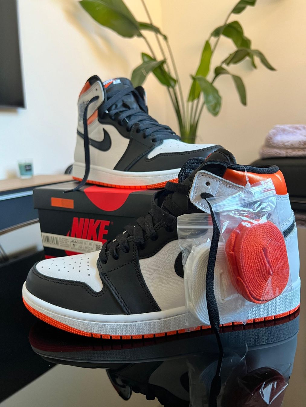 Jordan Scarpe da uomo: Air Jordan high, electro orange Gr. 43 – Nuovo e nell'imballaggio originale da Winterthur venduto da Linda1203 1