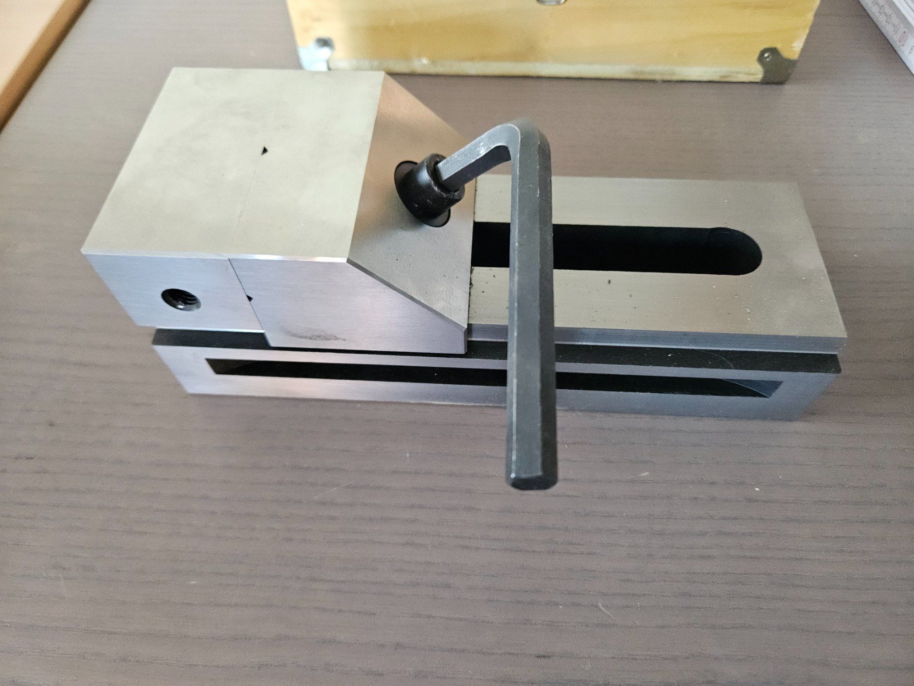 Alle Werkzeuge: Schraubstock - Präzisionsspanner neuwertig – Neu und originalverpackt aus Römerswil LU von Helfenstein6027 1