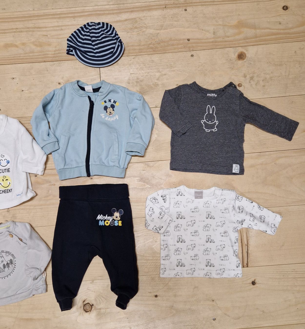 Lotti & Set di vestiti: 6 Baby Oberteile + Micky Mouse Set Gr. 50/56 – Usato da Dreien venduto da vaniih93 2