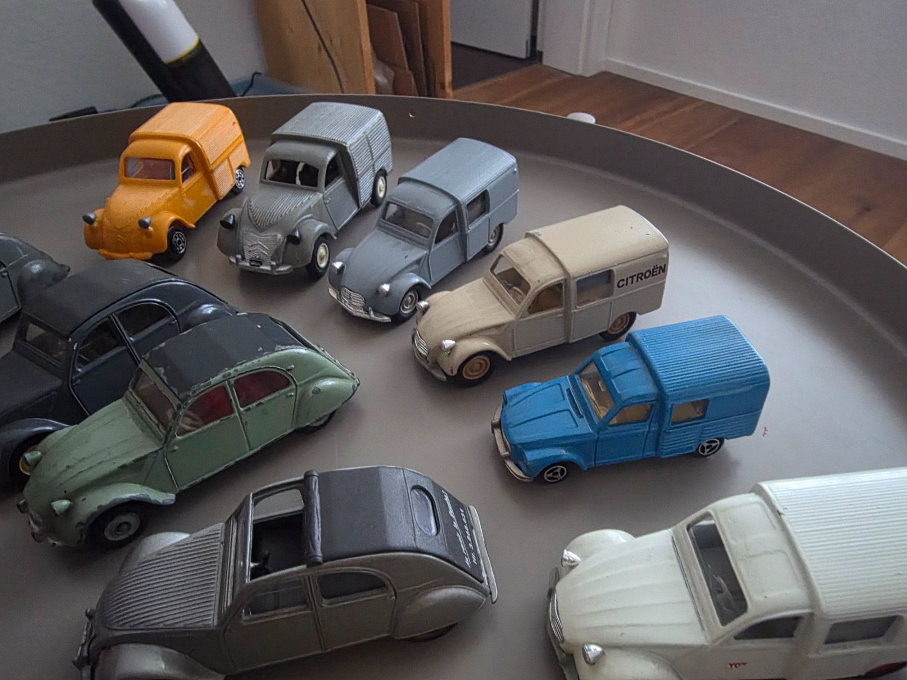 Citroën Modellini d'auto: Modellautos 2CV – Usato da Urtenen-Schönbühl venduto da LILIE0207 1