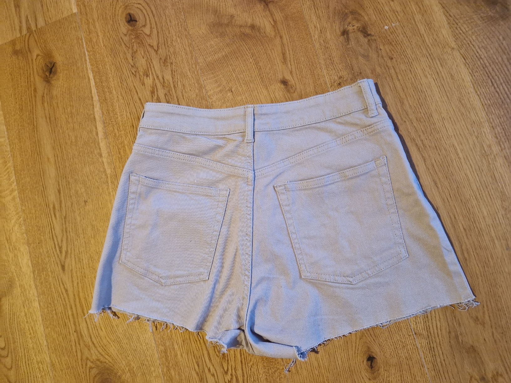 H&M Pantaloni: Neue Shorts von H&M, Grösse 38 – Nuovo e nell'imballaggio originale da Innerberg venduto da Noe25 3