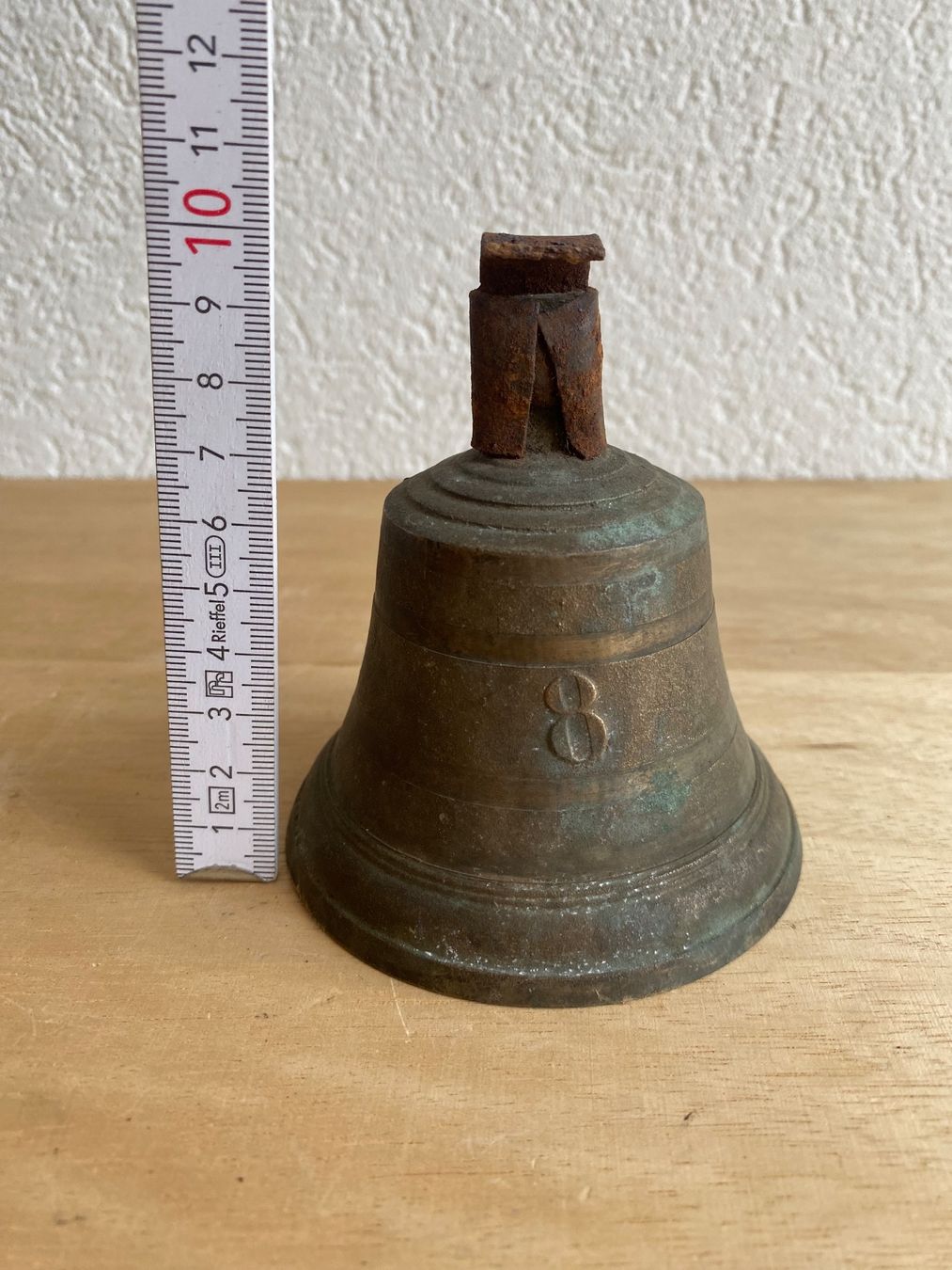 Glocken & Treicheln: Antike Glocke mit kleinem Glockenrelief – Gebraucht aus Burgdorf von gre_2ftz 3