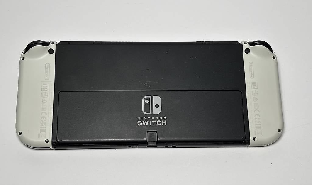 Nintendo Consoles: Nintendo Switch Oled + Mario Kart 8 + 128GB SD – D'occasion à Gordola par kar_gy5g 4