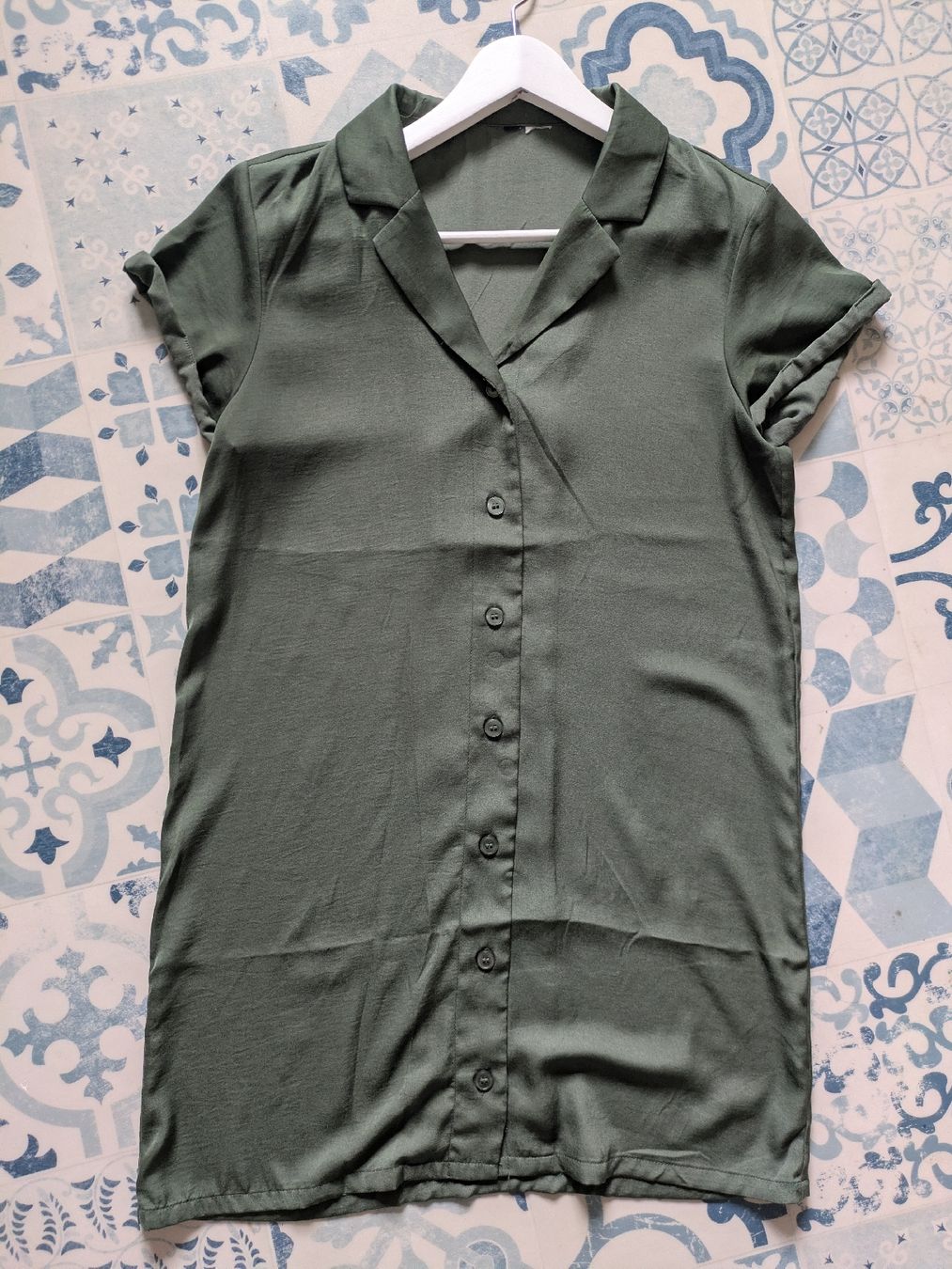 Robes: Hemdkleid oliv - glanz – D'occasion à Schwyz par Magdalena86 3