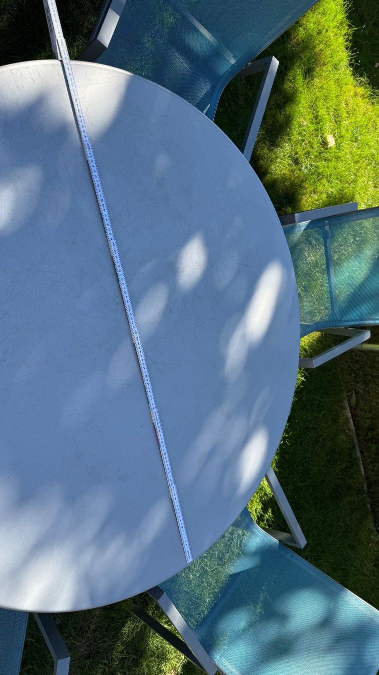 Set di tavolo e panche: Gartentisch mit 6 Stühlen und Abdeckplanen – Usato da Kehrsatz venduto da Ropstar 2