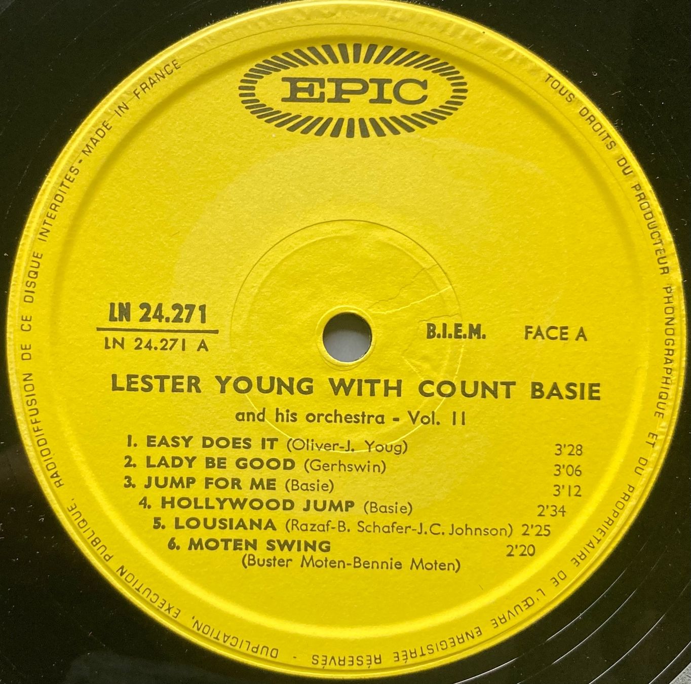Dischi in vinile: LESTER YOUNG WITH COUNT BASIE ORCHESTRA - LESTER YOUNG MEMOR – Usato da Poliez-Pittet venduto da Newtown-Records 3