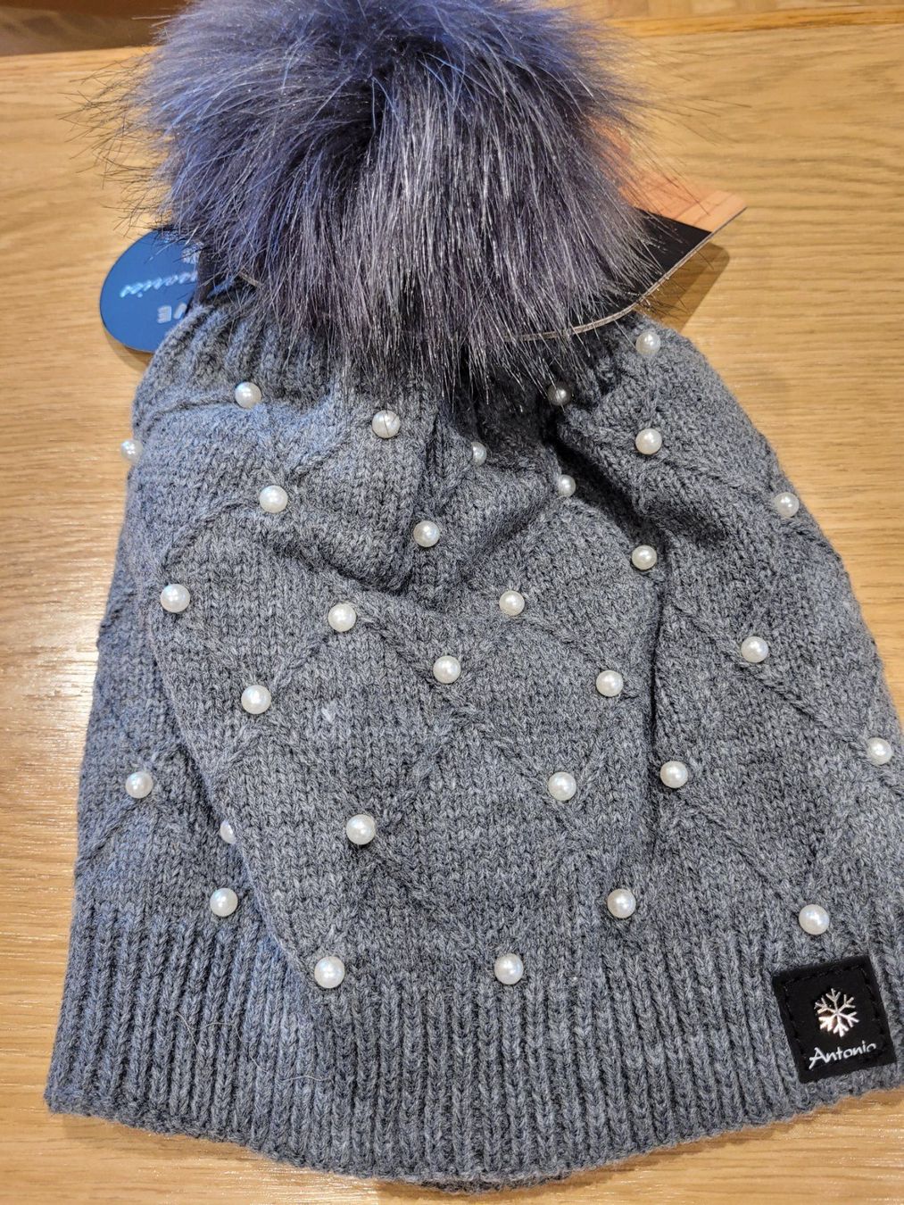 Chapeaux, bonnets & casquettes: Wollmütze mit Bommel – Neuf (Voir description) à Nottwil par echtMOMO