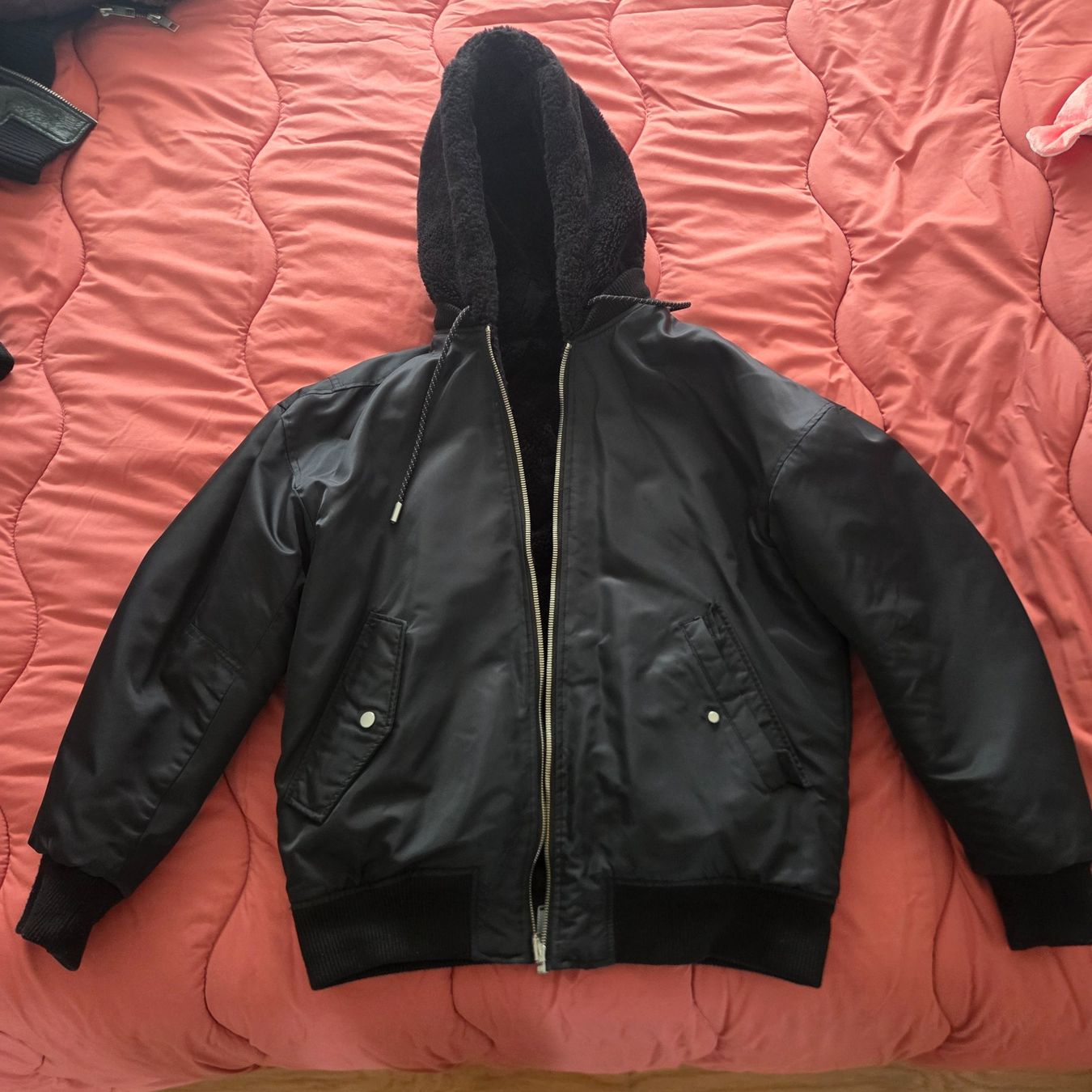 Zara Giacche: Giacca bomber nera con cappuccio Teddy - ideale per l'inv... – Usato da Zürich venduto da and_6k66