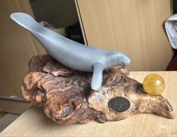 John Perry Manati Skulptur auf Wurzelholz mit Citrin