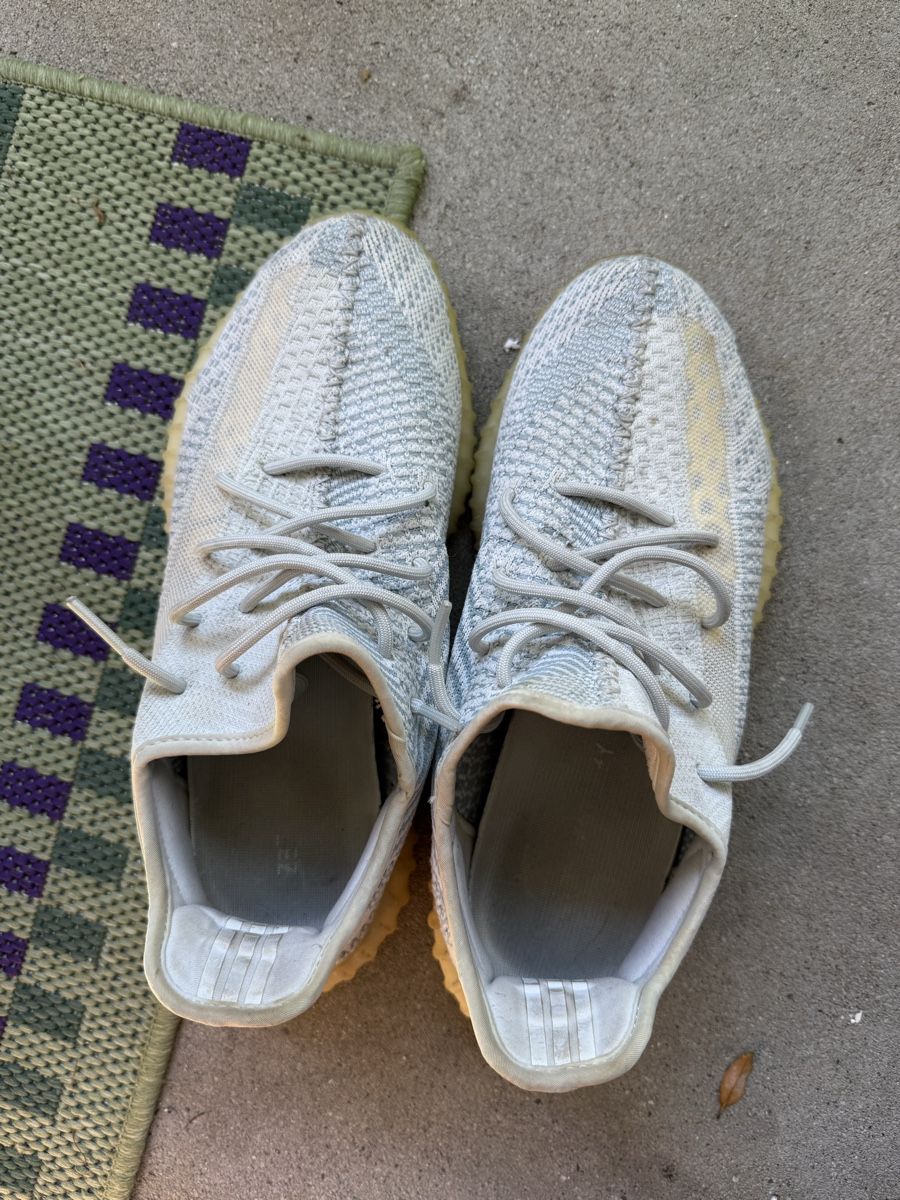 Adidas Scarpe da uomo: Yeezy Cloud White size 12 / 46 – Usato da Zürich venduto da car_v988