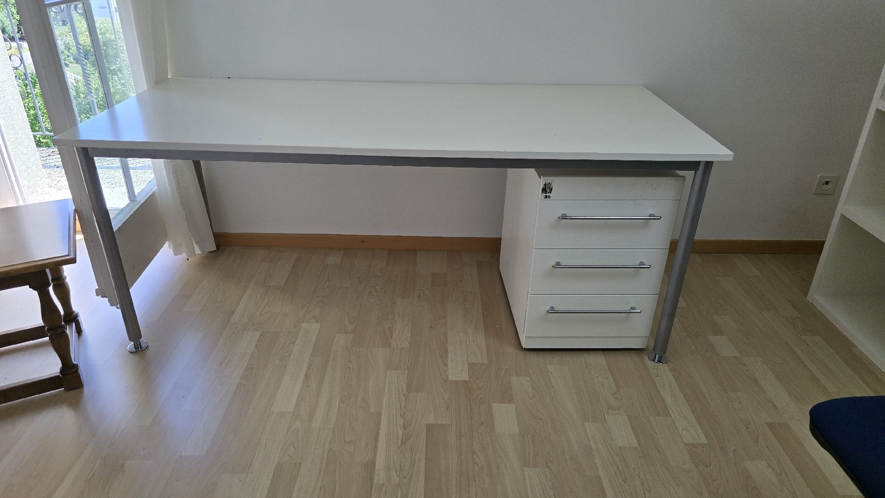 Schreibtische: Bürotisch weiss mit Rollcontainer  – Gebraucht aus wallisellen von funkelsternchen5