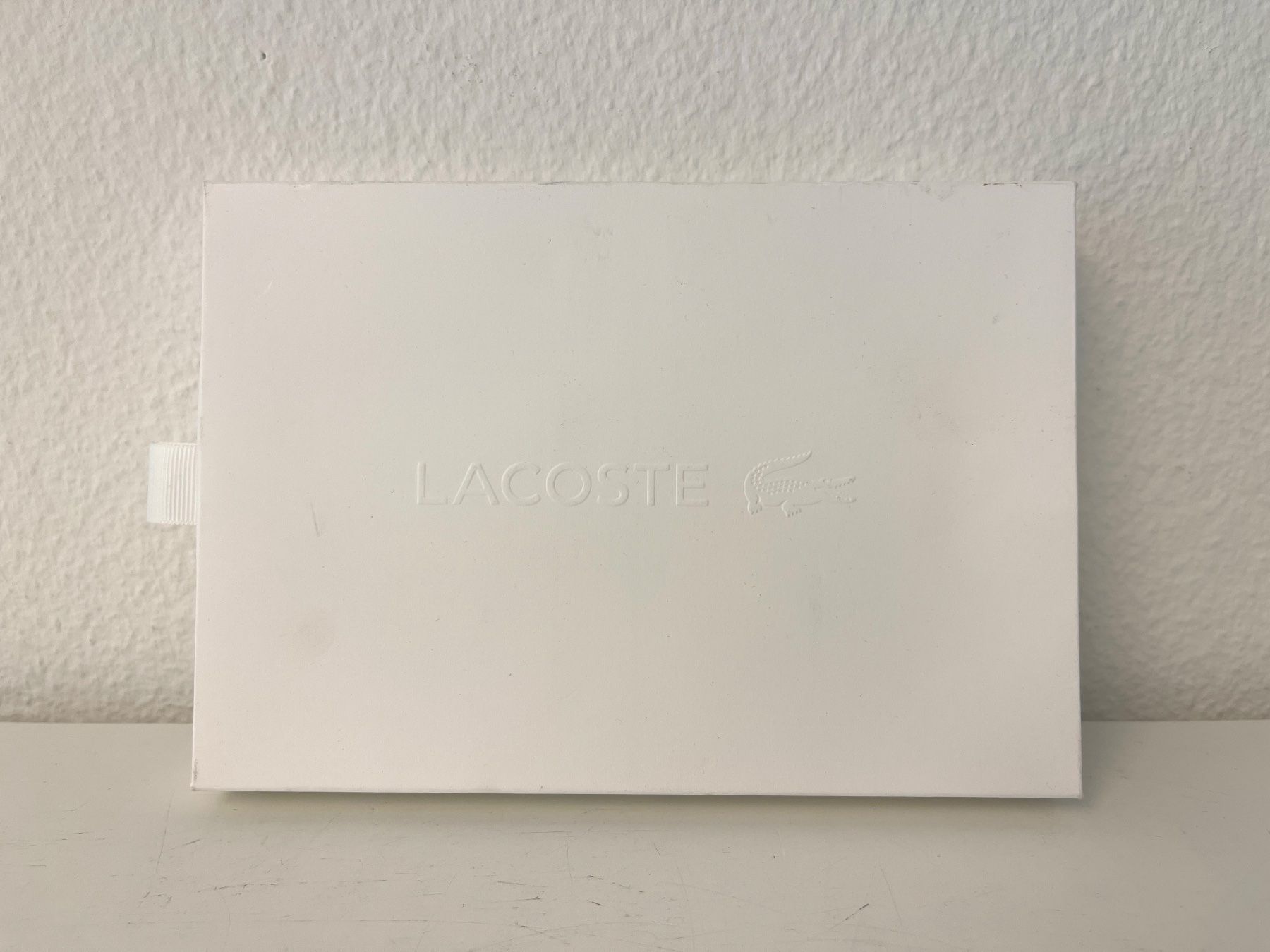 Sonstige Kleidung & Accessoires: LACOSTE Sneaker Customization Kit Schnürsenkel Lace Tags – Neu und originalverpackt aus Zürich von Arche_Brockenhaus 2