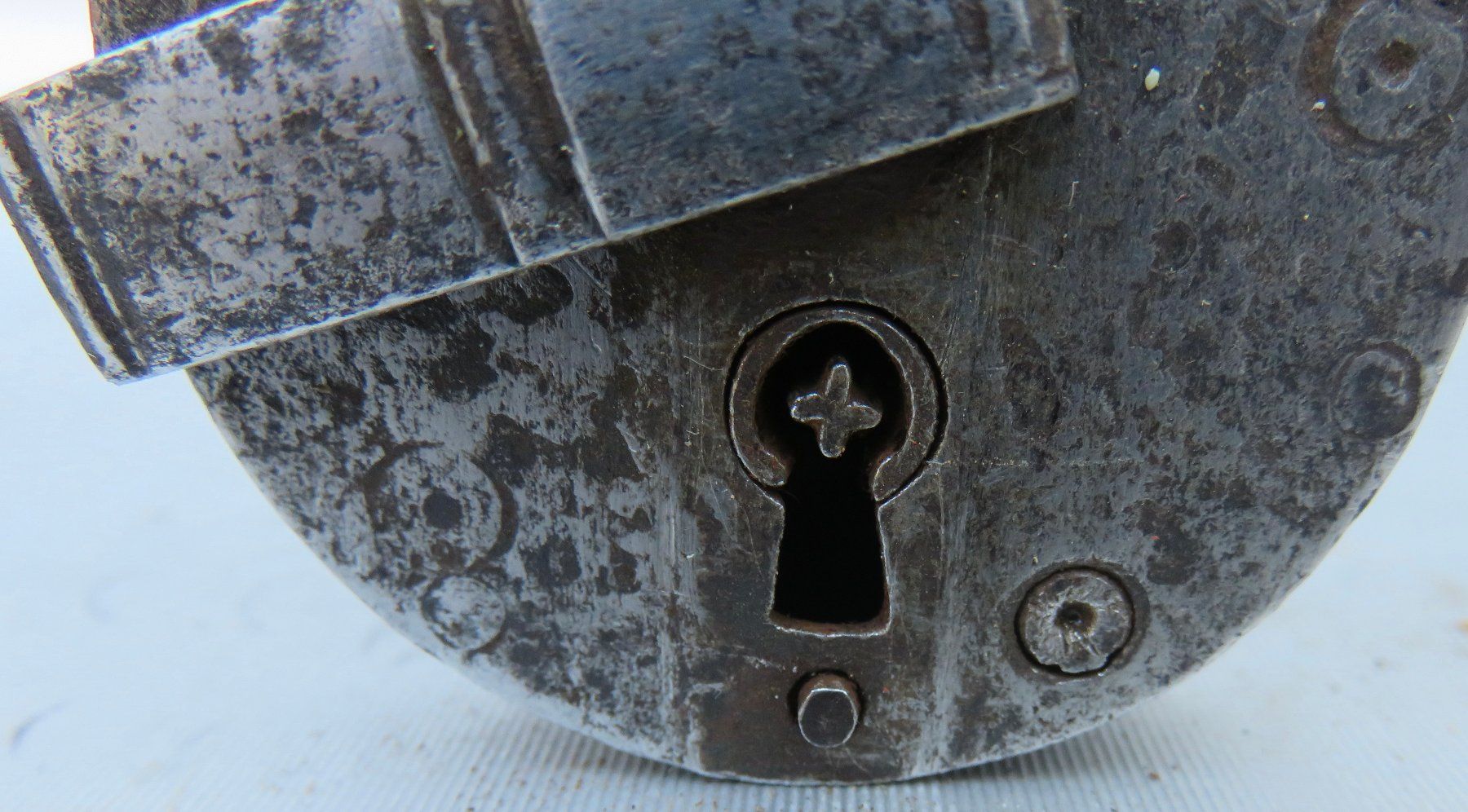 Cadenas: ANTIKES SPEZIAL VORHÄNGESCHLOSS – D'occasion à BERN par erassmusvonrotterdam 1