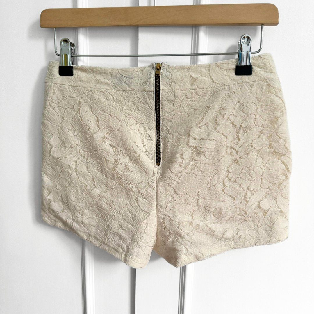 Pull&Bear Pantaloni: PULL & BEAR Short Beige Dentelle - Taille S – Usato da Vevey venduto da secondlifevevey 1