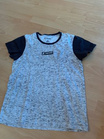Joli t-shirt 158-164 ou 13-14 ans