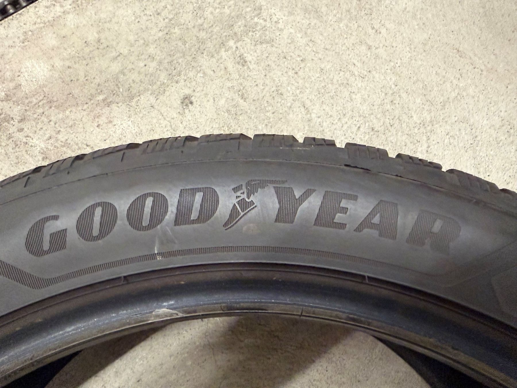Goodyear Pneumatici & Ruote complete: Winterpneus 20" / Goodyear – Usato da Schönried venduto da Bahnhofgarage-Haldi 1