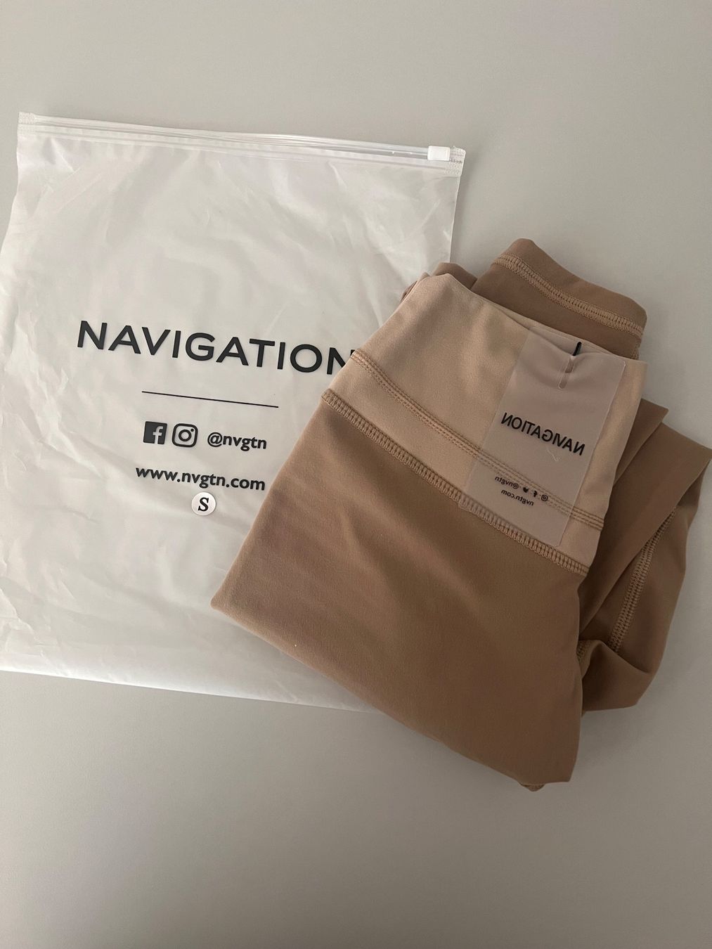 NVGTN Leggings: NVGTN Canvas Aera Form Leggings S – Nuovo e nell'imballaggio originale da Riehen venduto da fab_zz85 1