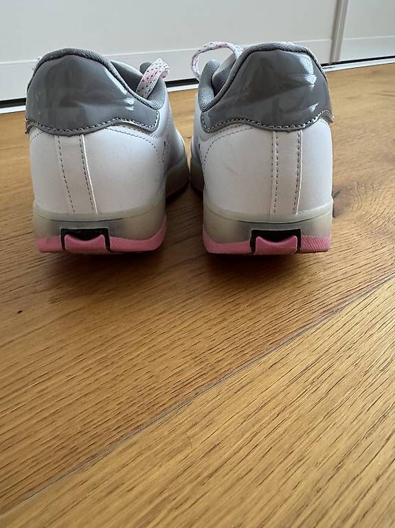Pattini in linea & Pattini a rotelle: Schuhe mit Rollen – Usato da Steinach venduto da Kec 2