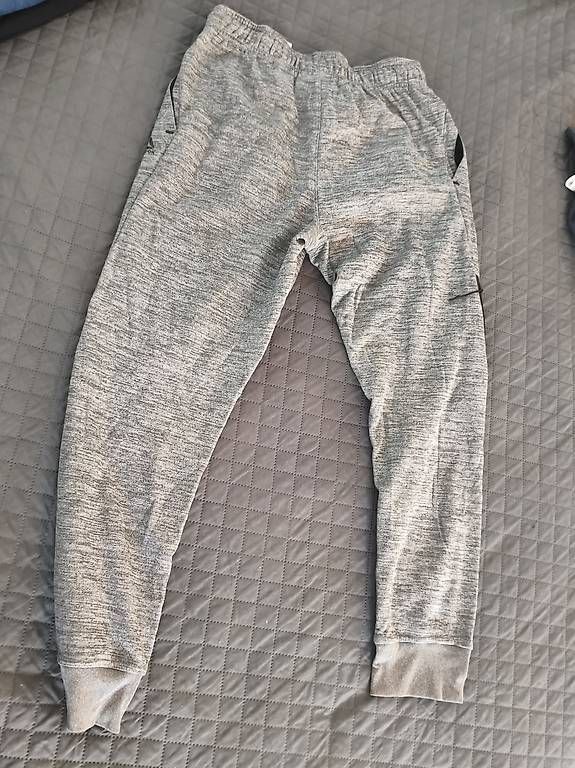 Pantaloni: Reebok Jogginghose  Grösse M Grau meliert – Usato da Gossau SG venduto da lau_jz5l 1