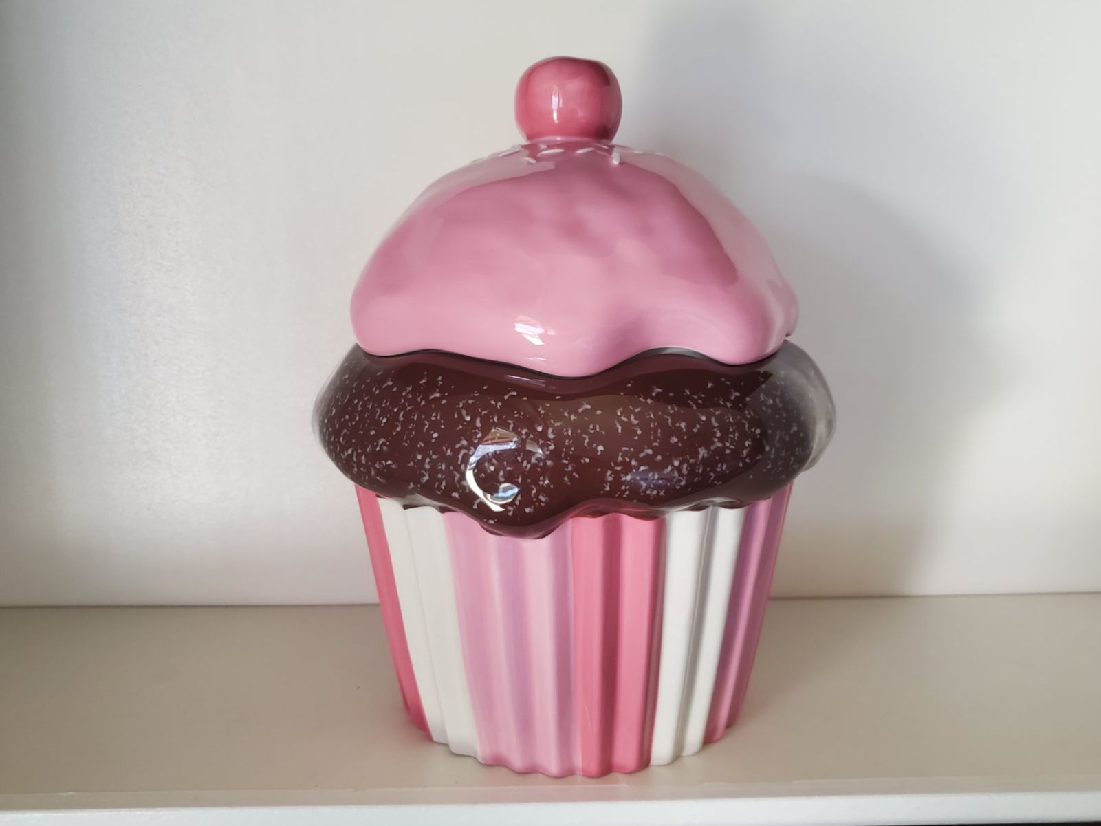 Contenitori & Simili: Boîte à biscuits / Cookie jar forme cupcake en céramique – Usato da Rennaz venduto da La_malle_du_dauphin