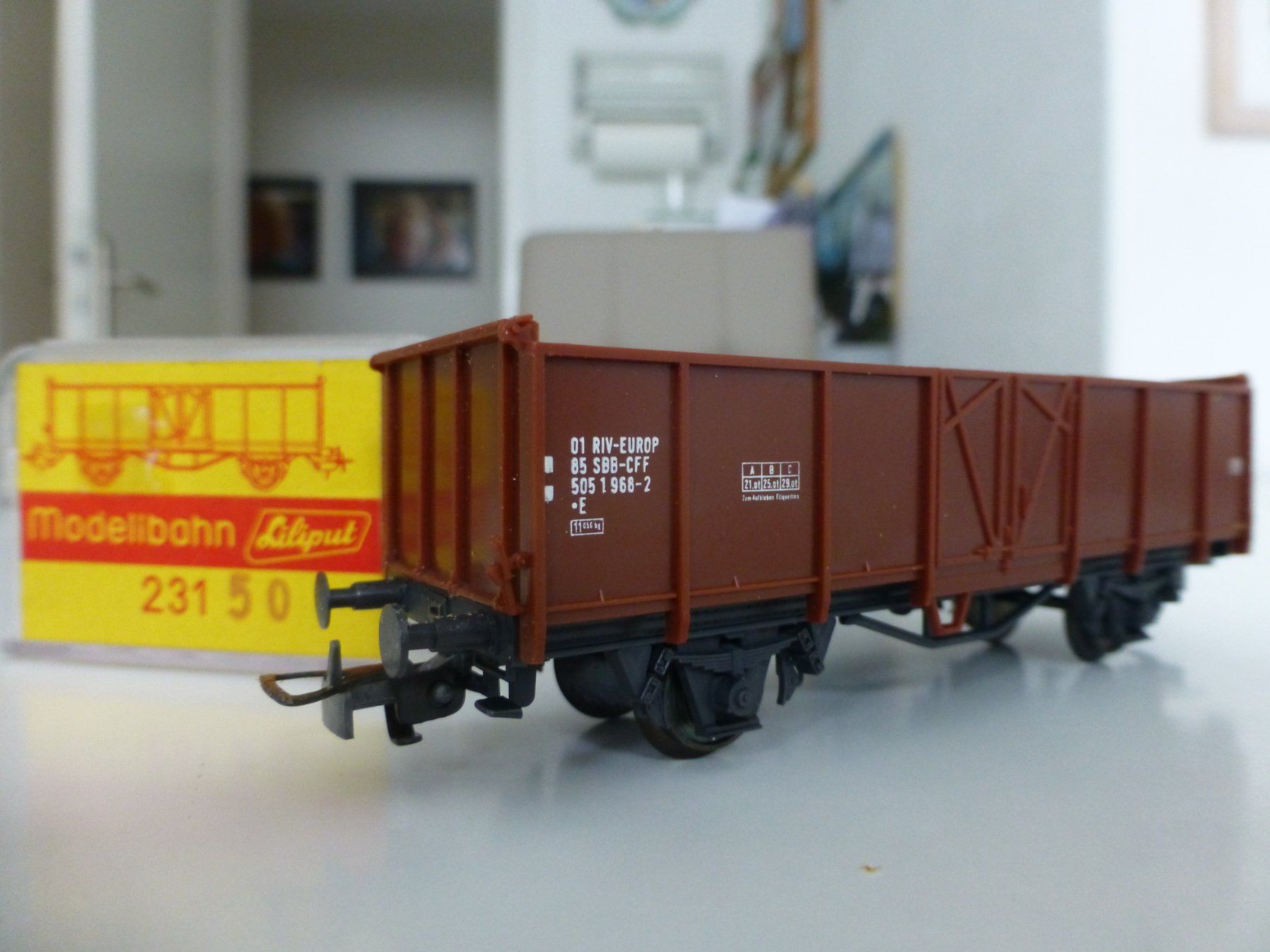 Liliput Modellini di ferrovie: 3x Neue Liliput Güterwagen – Nuovo e nell'imballaggio originale da Au ZH venduto da vzwallo06 2
