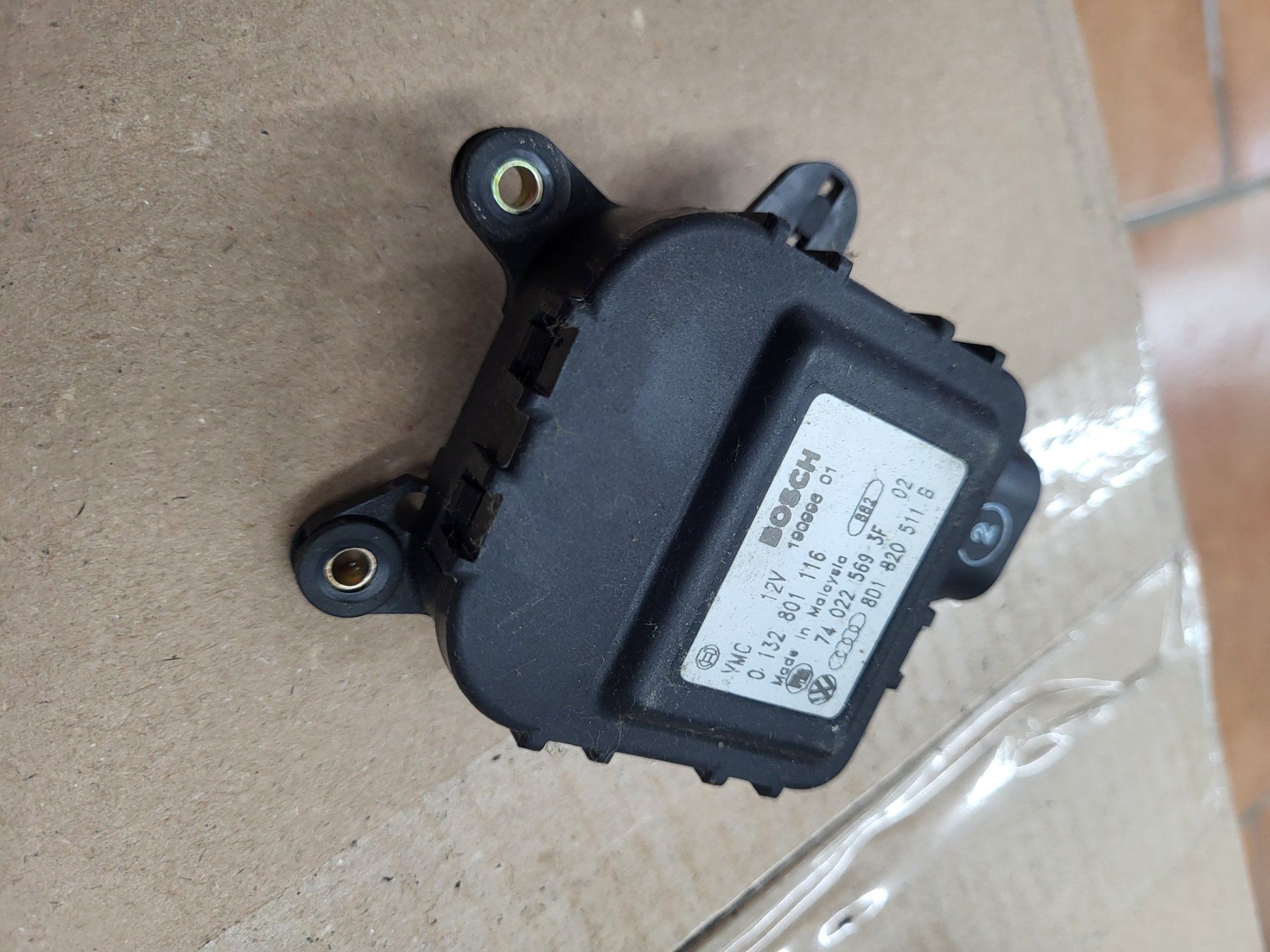 Audi Tutti pezzi di ricambio auto: Audi A4 Gebläse Stellmotor – Usato da Eschenz venduto da Bicco1 3